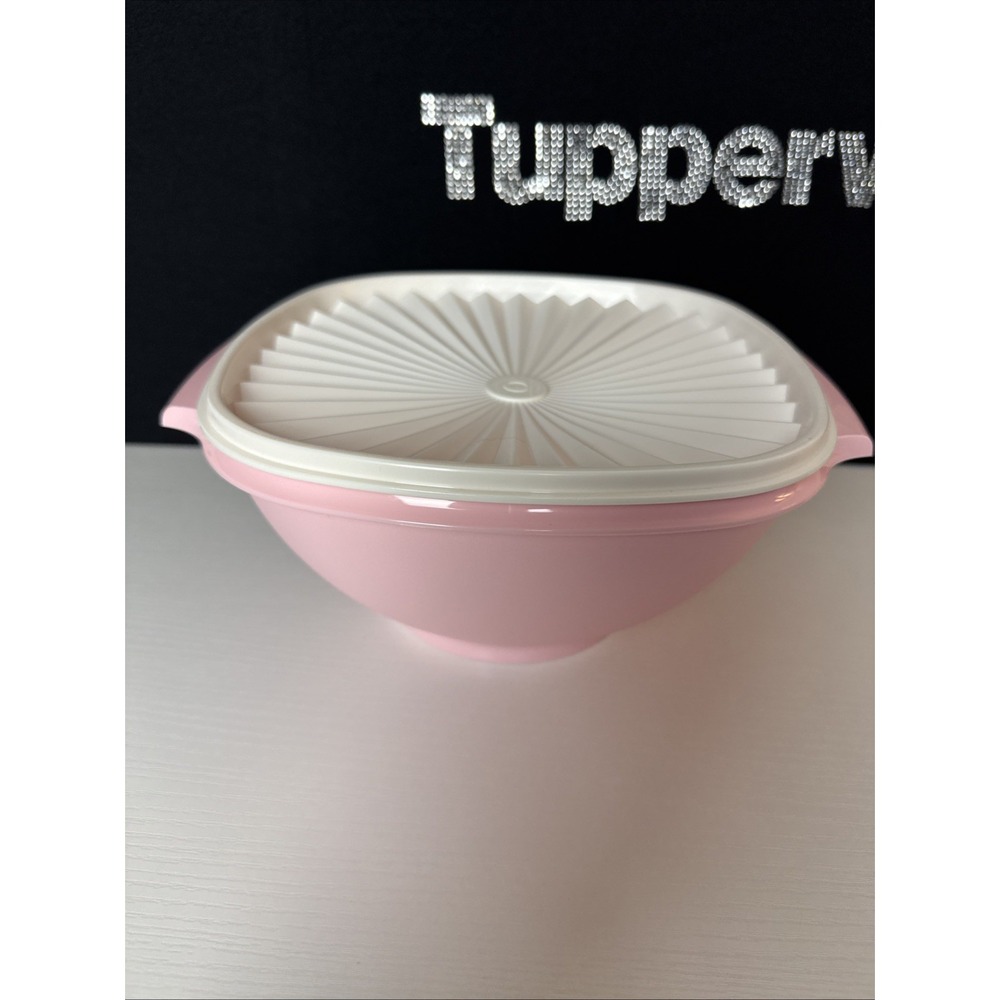 Tupperware Servalier Bowl Classic Collection Pink With White Seal 11.75 cup New